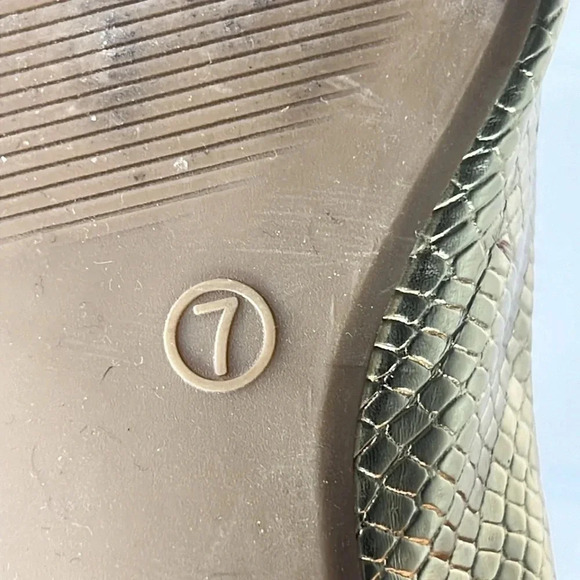 Lulus Alessia Gold Metallic Snake Embossed Low Block Heel Pointed-Toe Flats Sz 7 - Picture 14 of 16